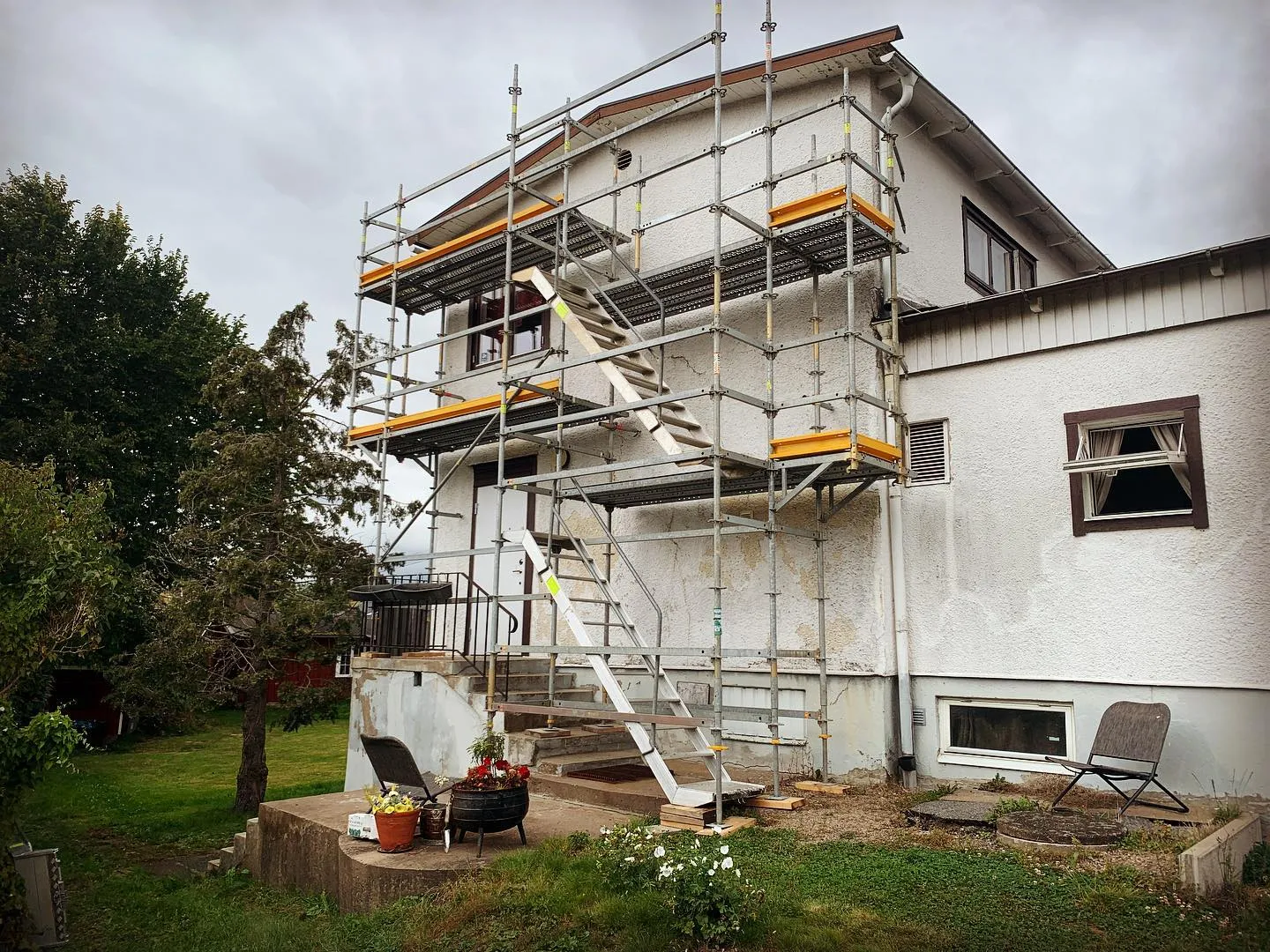 Villa med ställningar