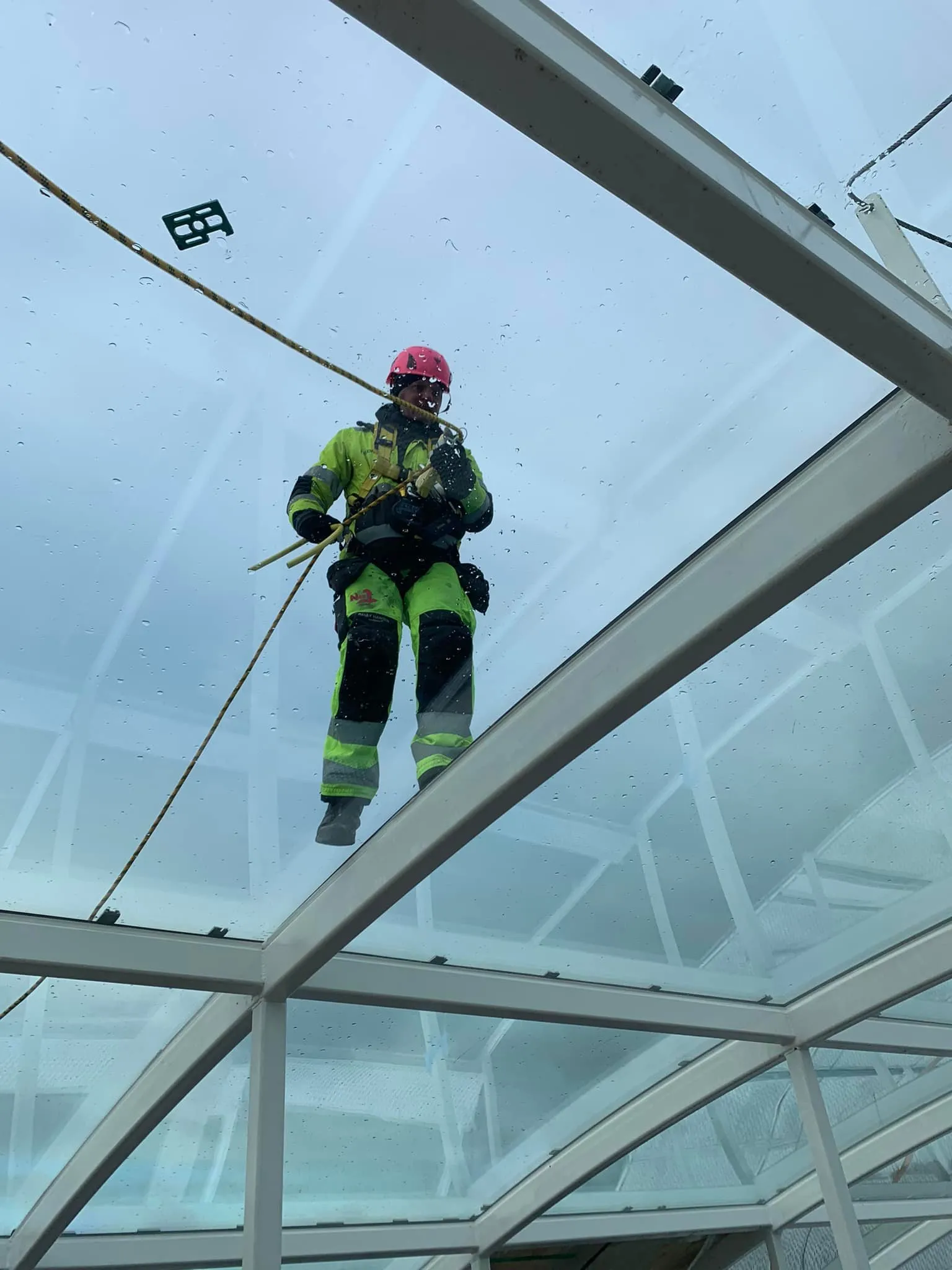 Arbetare i säkerhetslina
